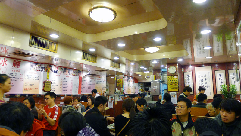 KAM WAH CAFE PINEAPPLE BUN Hong Kong Nomss.com Delicious Food Photography Healthy Travel Lifestyle